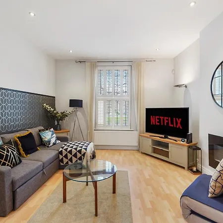 Ferienhaus Pristine Stylish Townhouse On The Stray! - Sleeps 9 *