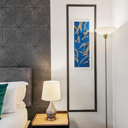 Pristine Stylish Townhouse On The Stray! - Sleeps 9