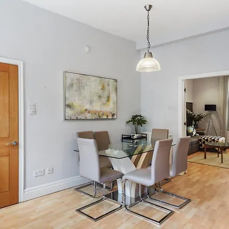 Pristine Stylish Townhouse On The Stray! - Sleeps 9 * Harrogate